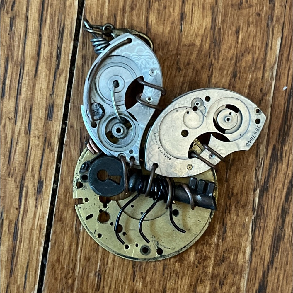 NWOT Pendant bee bug insect Handmade by Etsy Artist Steampunk watch parts